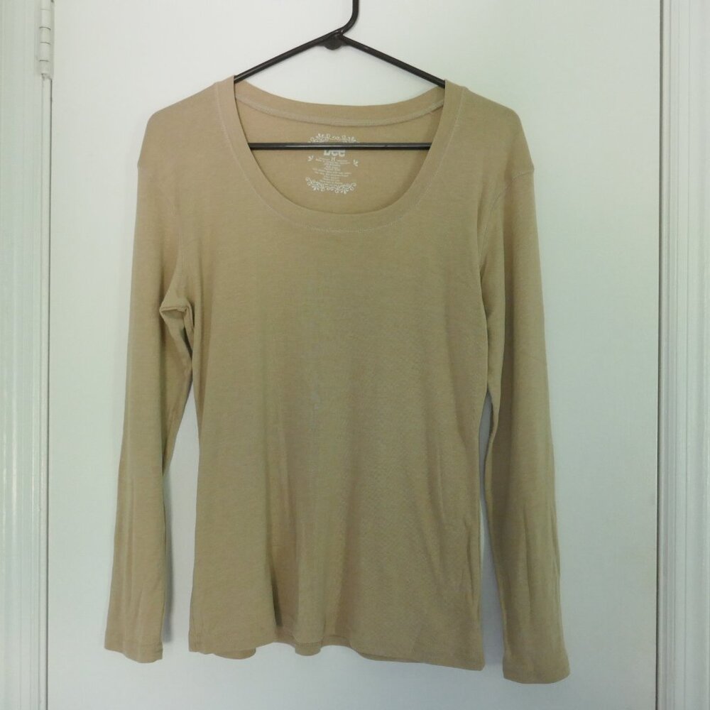 NEW Lee tan scooped neck shirt size M
